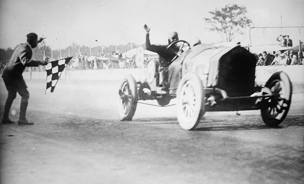 Joe Dawson winning the 1912 Indianapolis 500 race, Wagner flagging Joe Dawson, Indianapolis